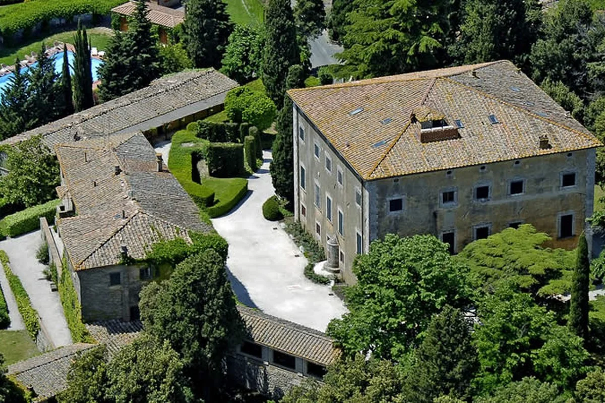 Aerial view of Villa di Ulignano, a wedding venue between Volterra and San Gimignano